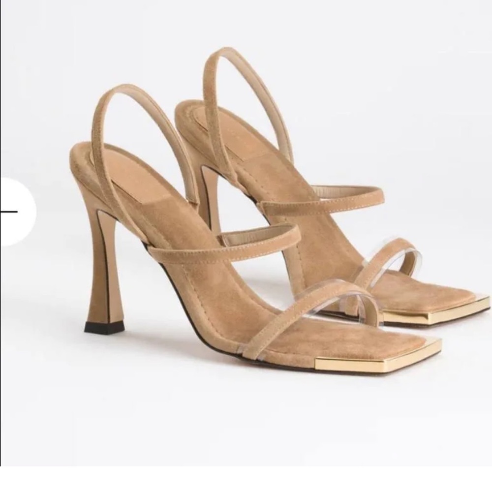 New in box with dust bag
Good American Standout Square Open Toe Heels Suede sz9